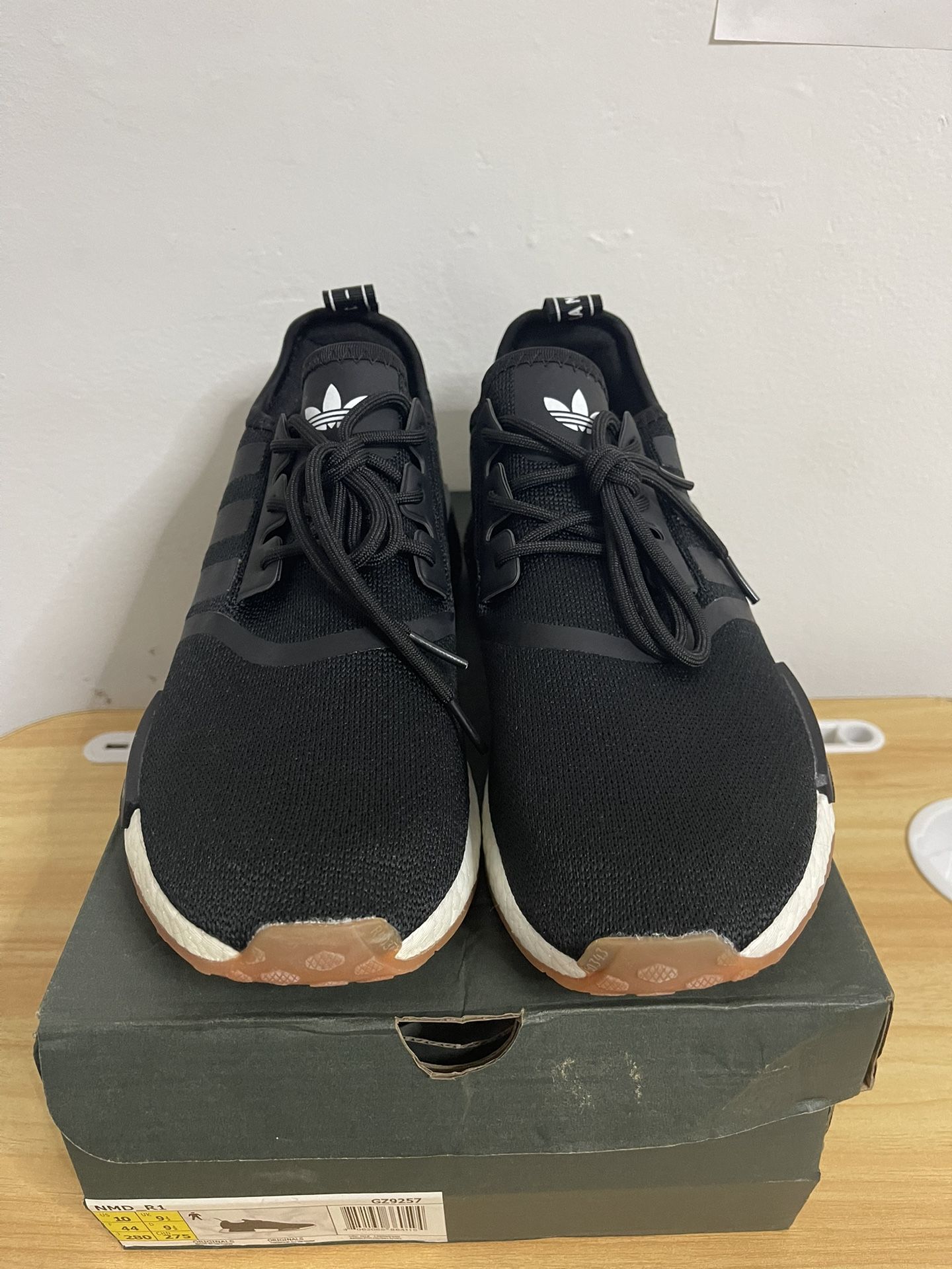 โจNew Adidas NMD_R1 Size (10M)