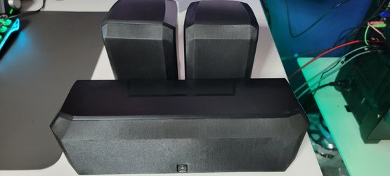 Yamaha Center Channel And 2 Rear Speakers