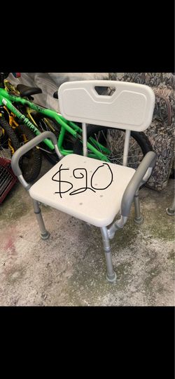 Excellent condition, shower seats