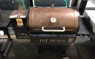 Brand New PIT BOSS PRO SERIES 820 WOOD PELLET GRILL KM44
