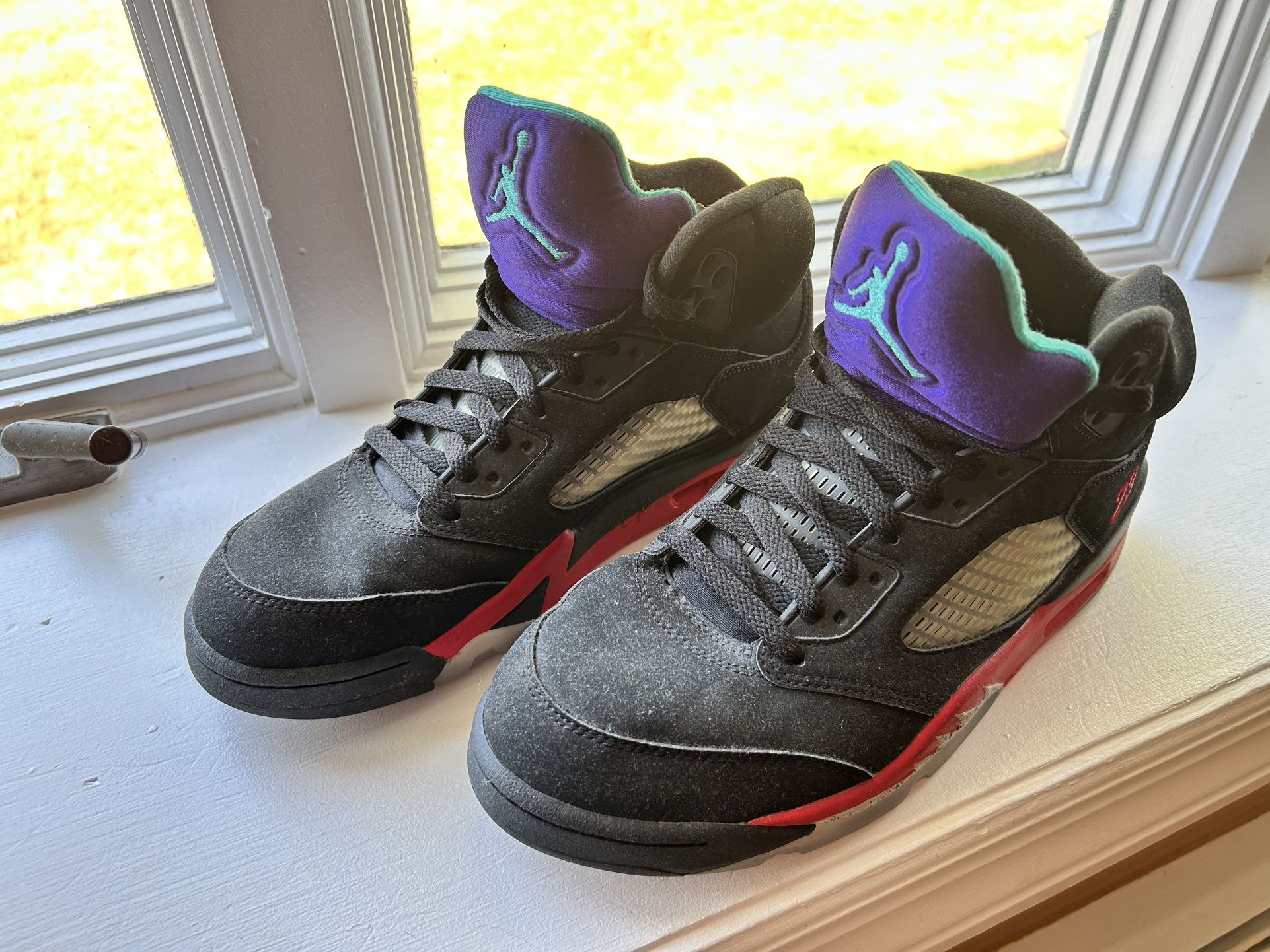 Air Jordan Sneakers Fire Red Metallic Grape