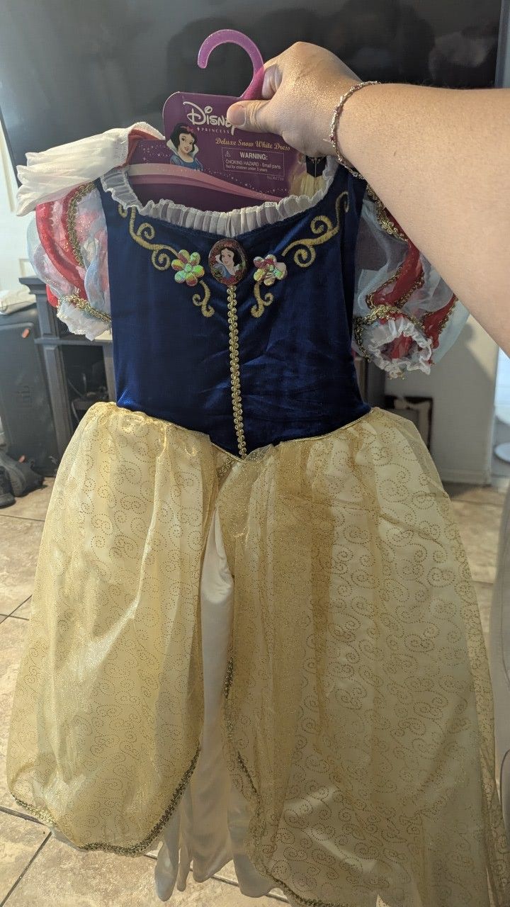 New Snow White DRESS LOCATED IN MESA