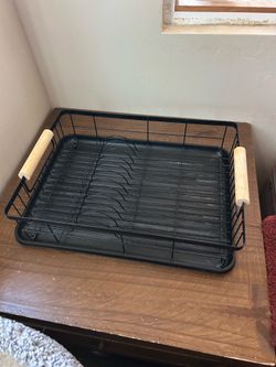 Dish drying rack with tray