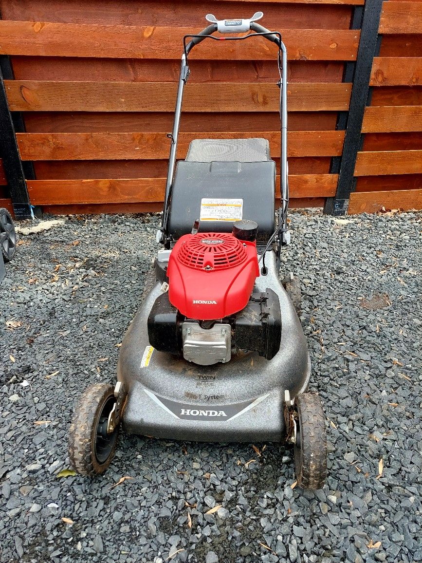 Honda HRR216VKA (21") 160cc 3-In-1 Self-Propelled Lawn Mower