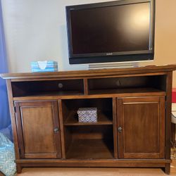 NICE TV STAND (not TV)