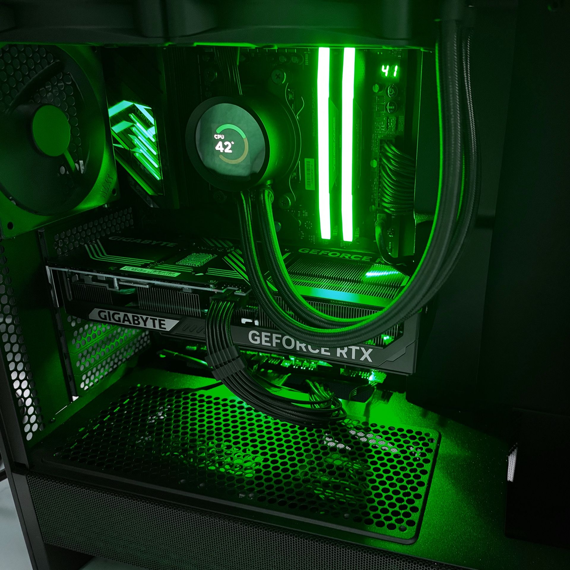 Insane Gaming PC | Ryzen 7 9800X3D & RTX 5070