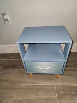 Nightstands (2 tables)