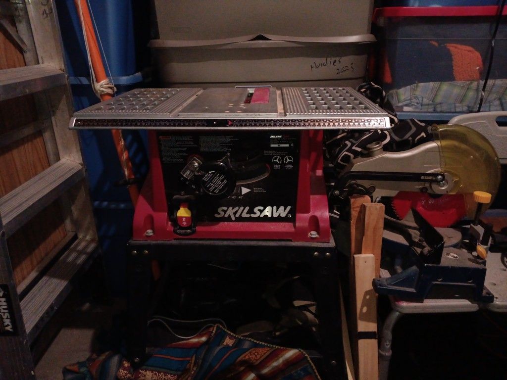 Skilsaw With Stand .