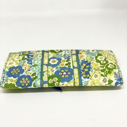 VERA BRADLEY Chic Trifold Wallet