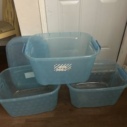 Bella 40 Quart storage Totes 3 For 10$