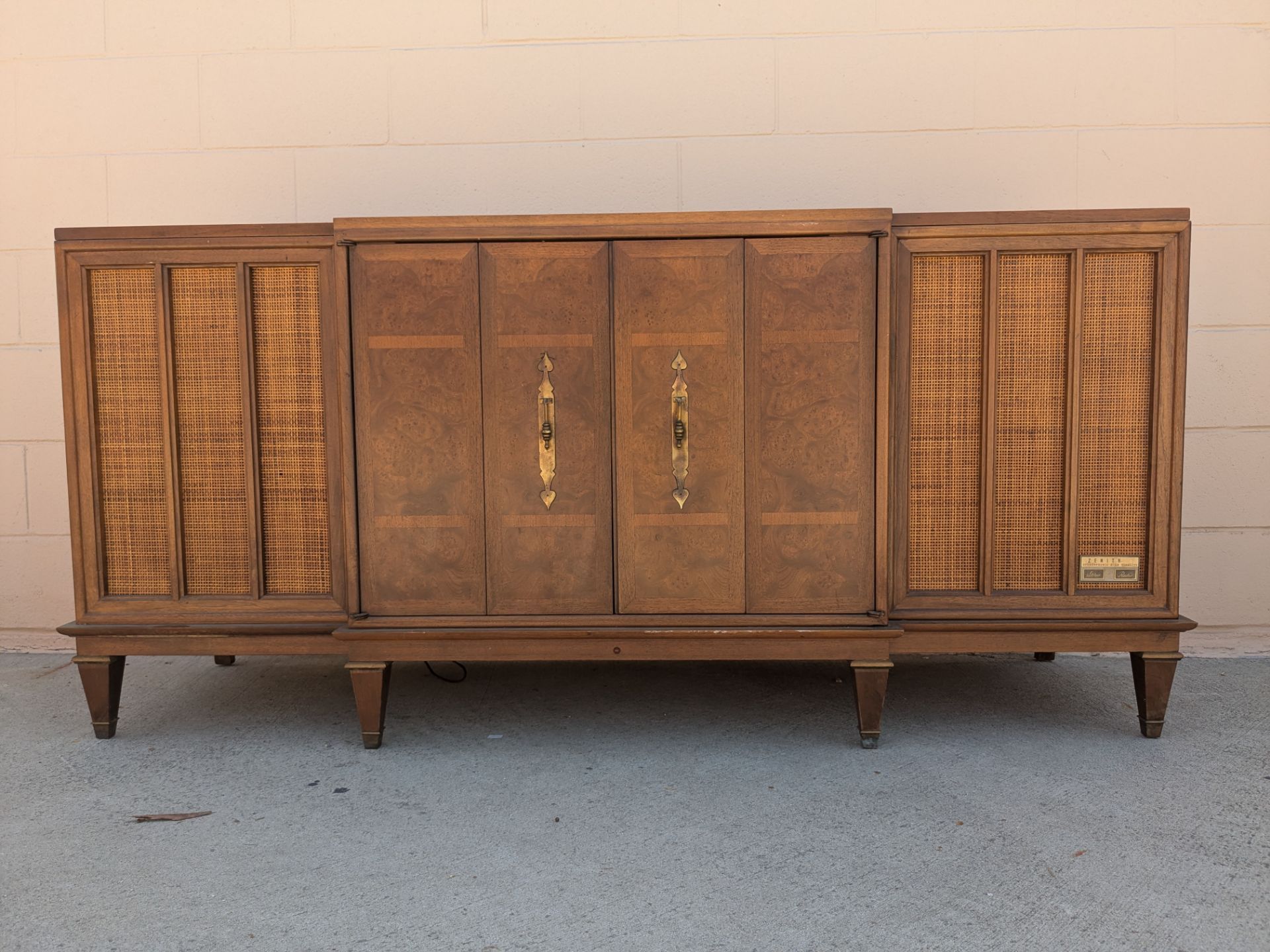 Vintage console radio
