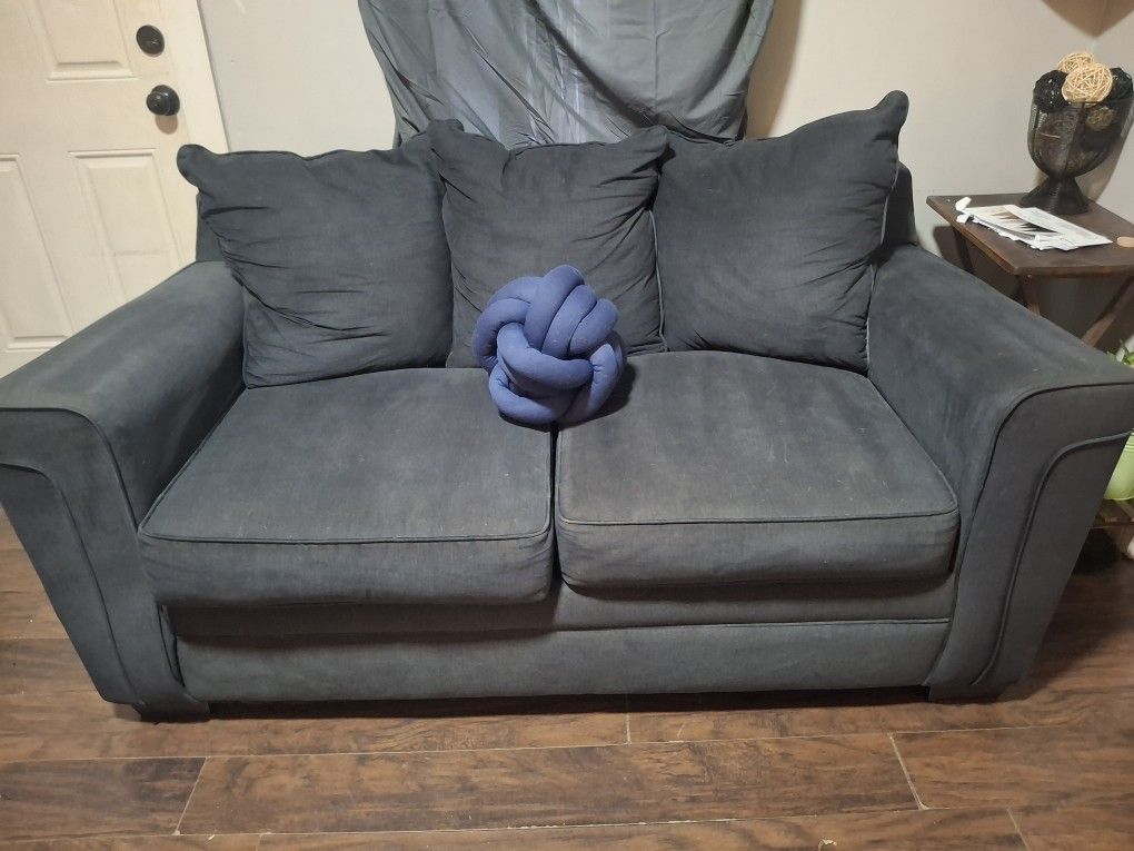 Blue Love Seat SUPER COZY