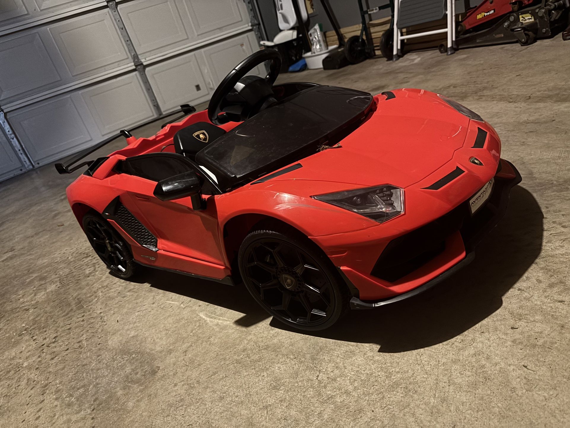 LAMBO KID DRIVING CAR
