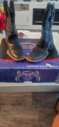 Cairo boots size 7.