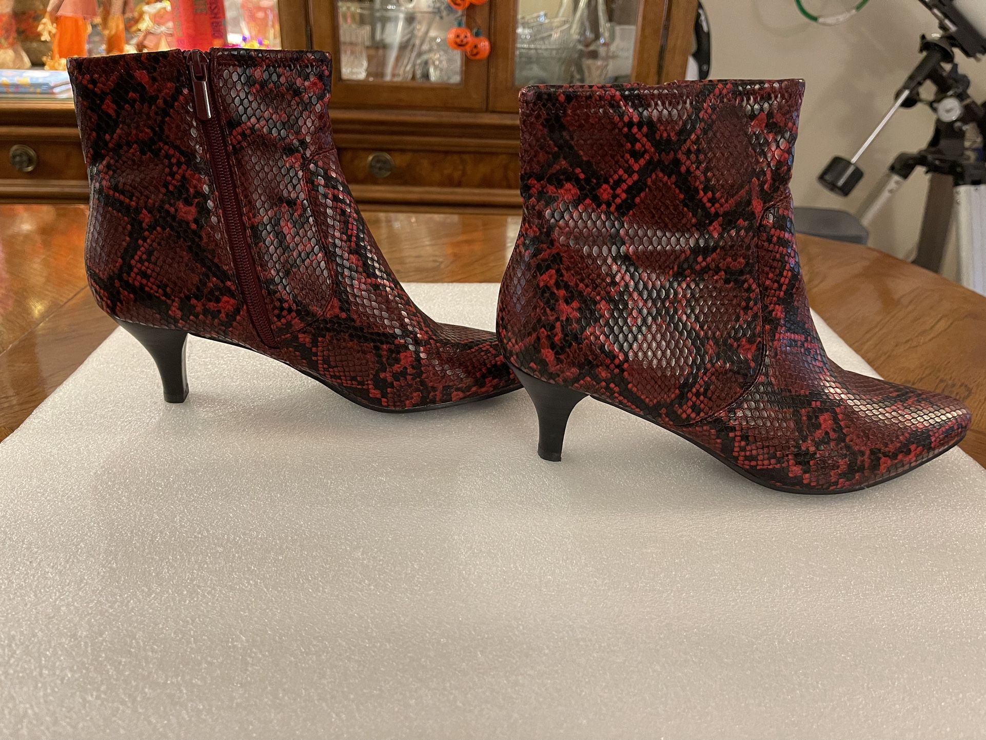 Like New Amelia Grace Nadita Faux Snakeskin Red & Black Booties - Size 9.5M