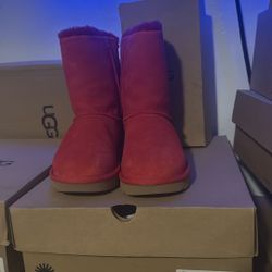 UGG    BOTAS. Size # 6.   $ 75