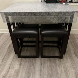 Table With 4 Stools
