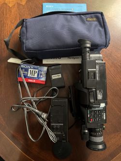 vintage Sony Handycam Pro CCD-V9 Video 8 camcorder