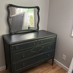 Beautiful Antique Dresser With Mirror