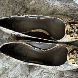 Tory Burch snake skin wedges platform heels open toe shoes y2k big gold logo 