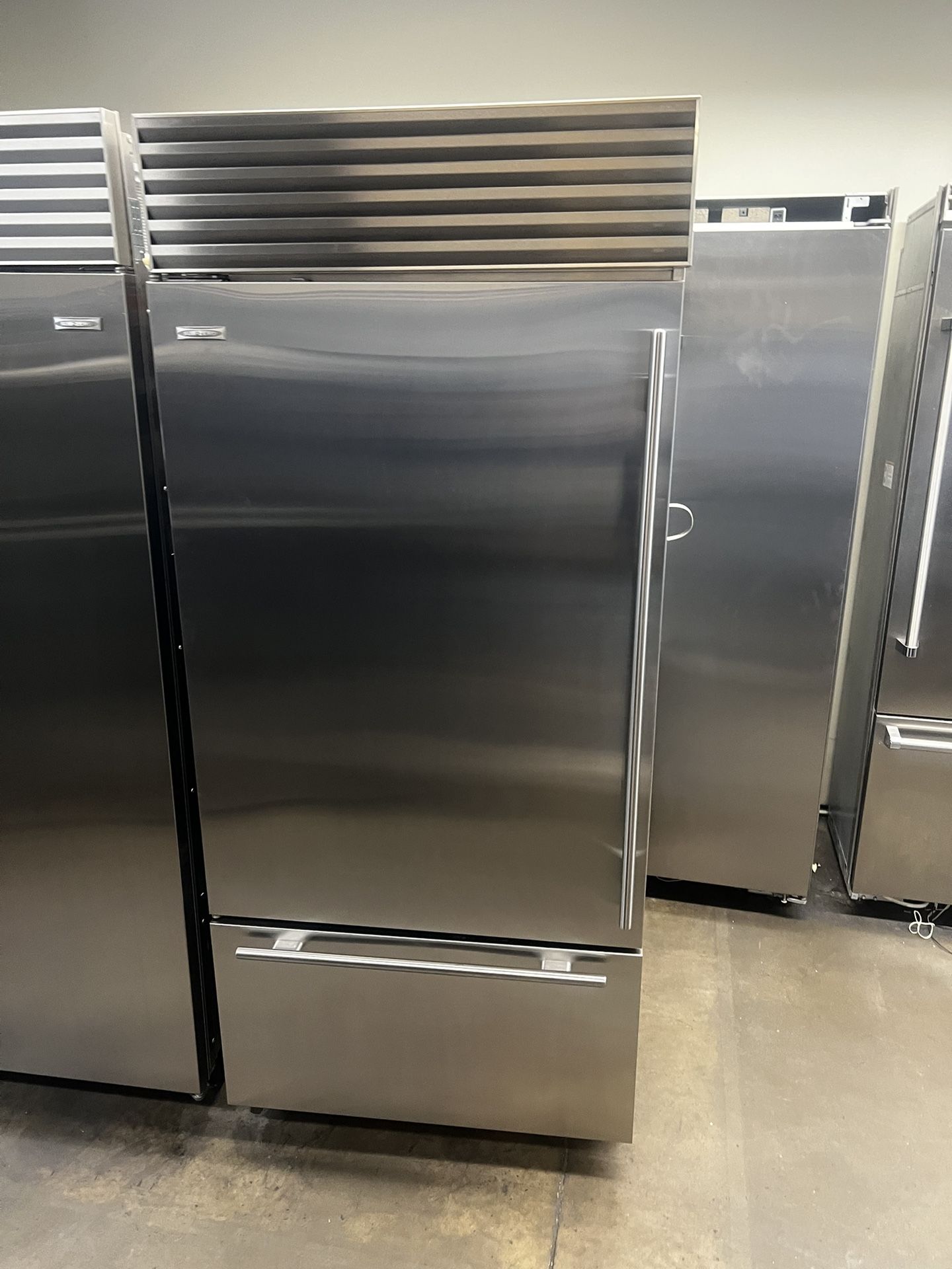 Sub Zero 36”Wide Built In Stainless Steel Bottom Freezer Refrigerator 