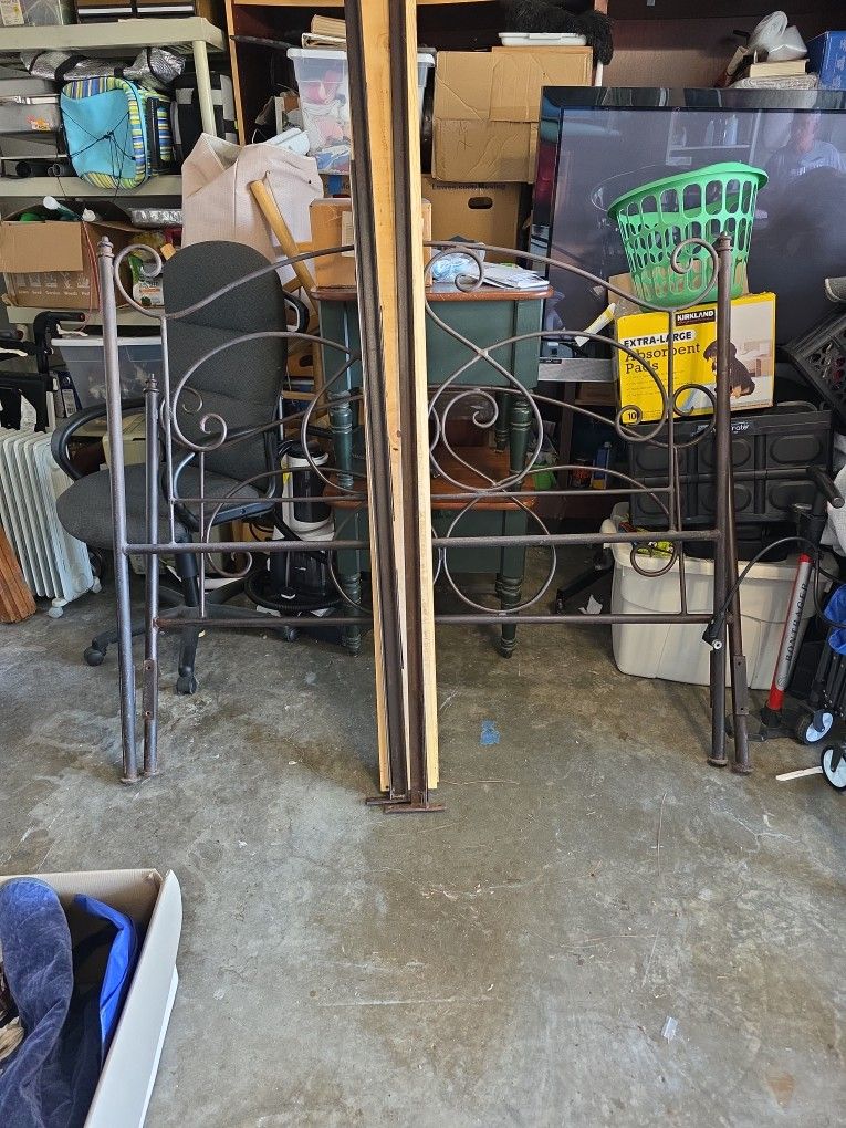 Metal Bed Frame 