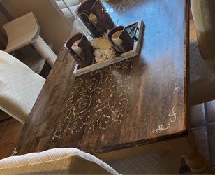 Farmhouse expanding dining table