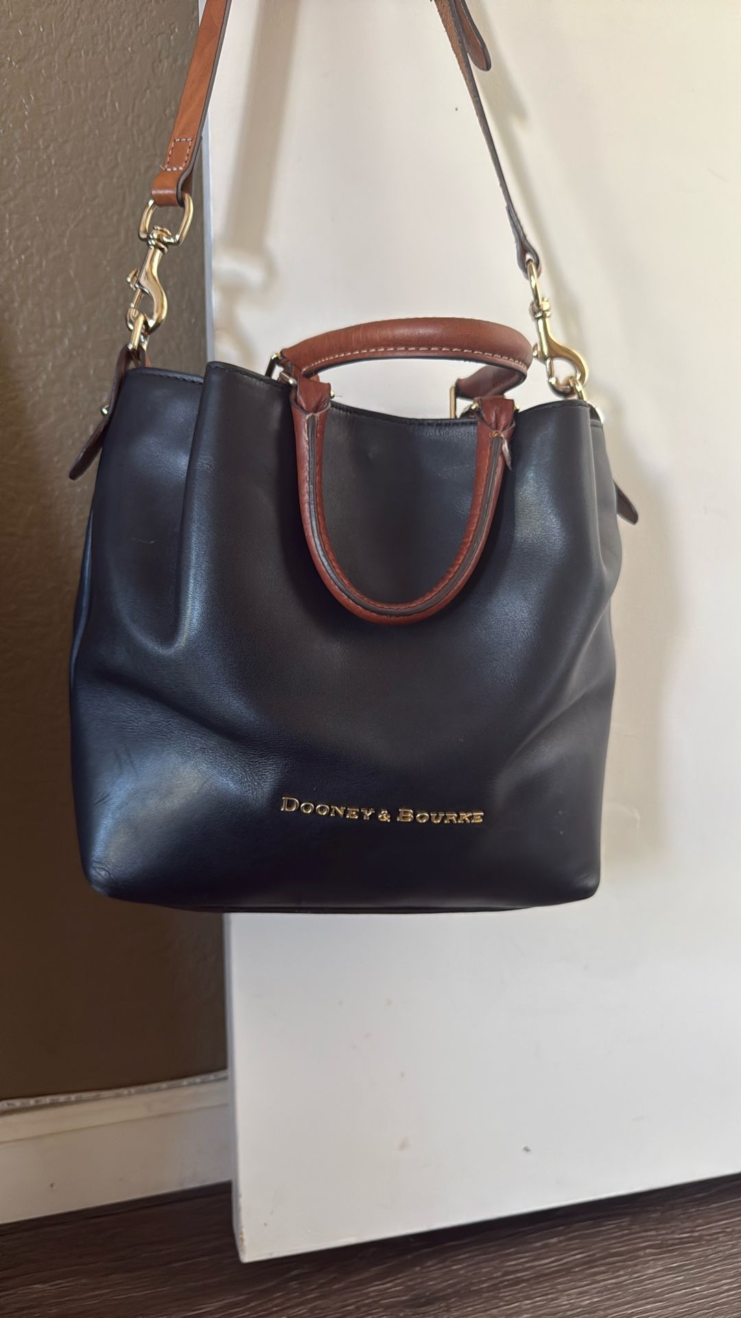 Dooney And Bourke City Barlow Bag