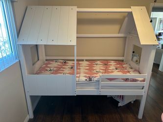 “house” bed for boys or girls in great condition.