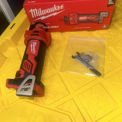 Milwaukee (2627-20) M18 18V Cordless Drywall Cut Out Rotary Tool (Tool-Only) 