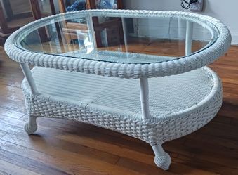 BEAUTIFUL WHITE RESIN WICKER & GLASS COFFEE TABLE W/EXTRA SHELF 42"L x 26"W