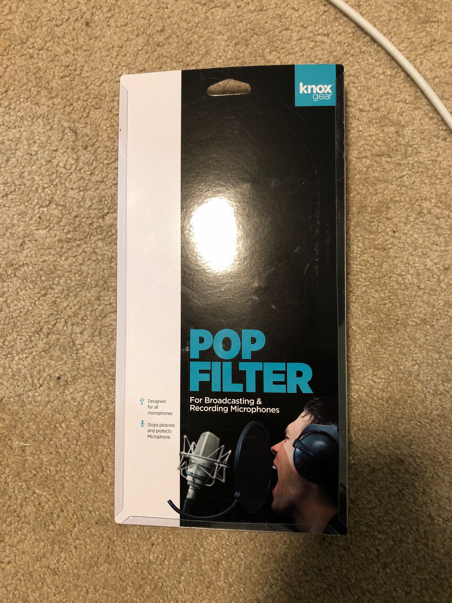 Microphone pop filter