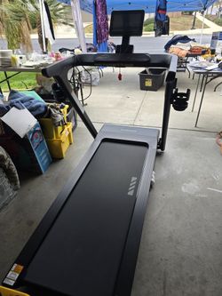 Centr Runr-S Treadmill with 10" Screen