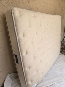 Colchón Queen excelente condiciones marca serta