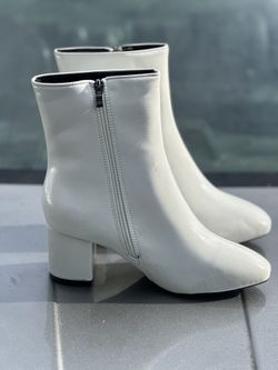 Women’s Size 8 Boots New 