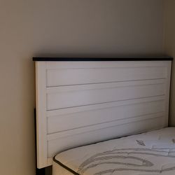 QUEEN SIZE & HeadBoard + Box Spring