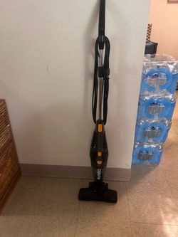 Small vacuum cleaner