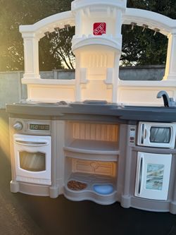 Step 2 kitchen