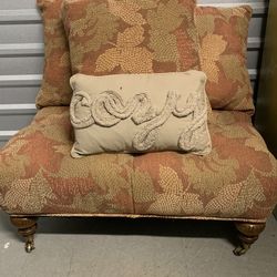 Very Nice Bench / Ottoman With Matching Pillows 