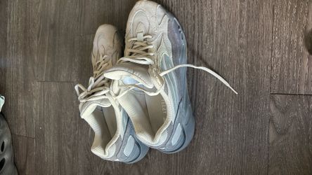 Adidas Yeezy Boost 700 V2