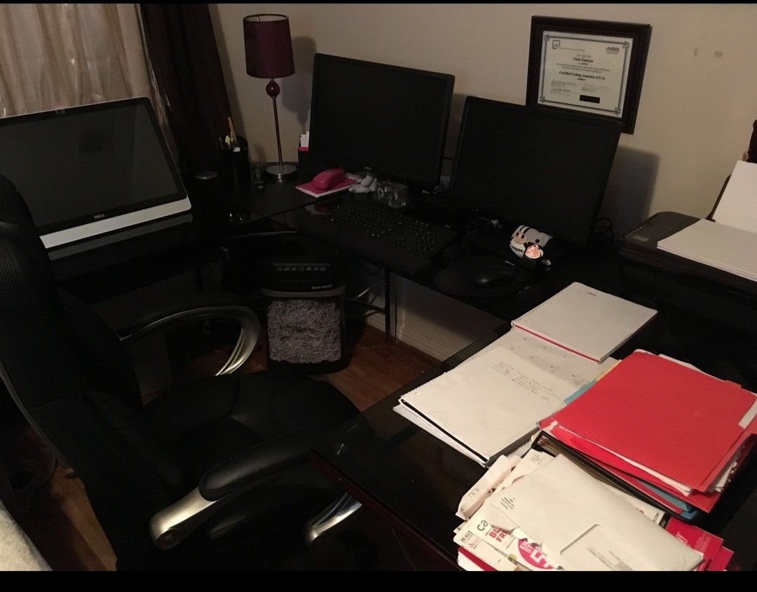 Make Me An Reasonable Offer Instead Of The $100! Just Need It Gone, Corner Desk Black Looks Brand New With Chair