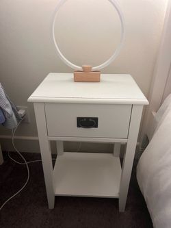 Nightstand set (comes with 2!!)