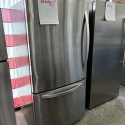 LG Refrigerator With Bottom Freezer 