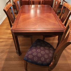 Dining Room Table , Hutch, 8 chairs and 2 inserts