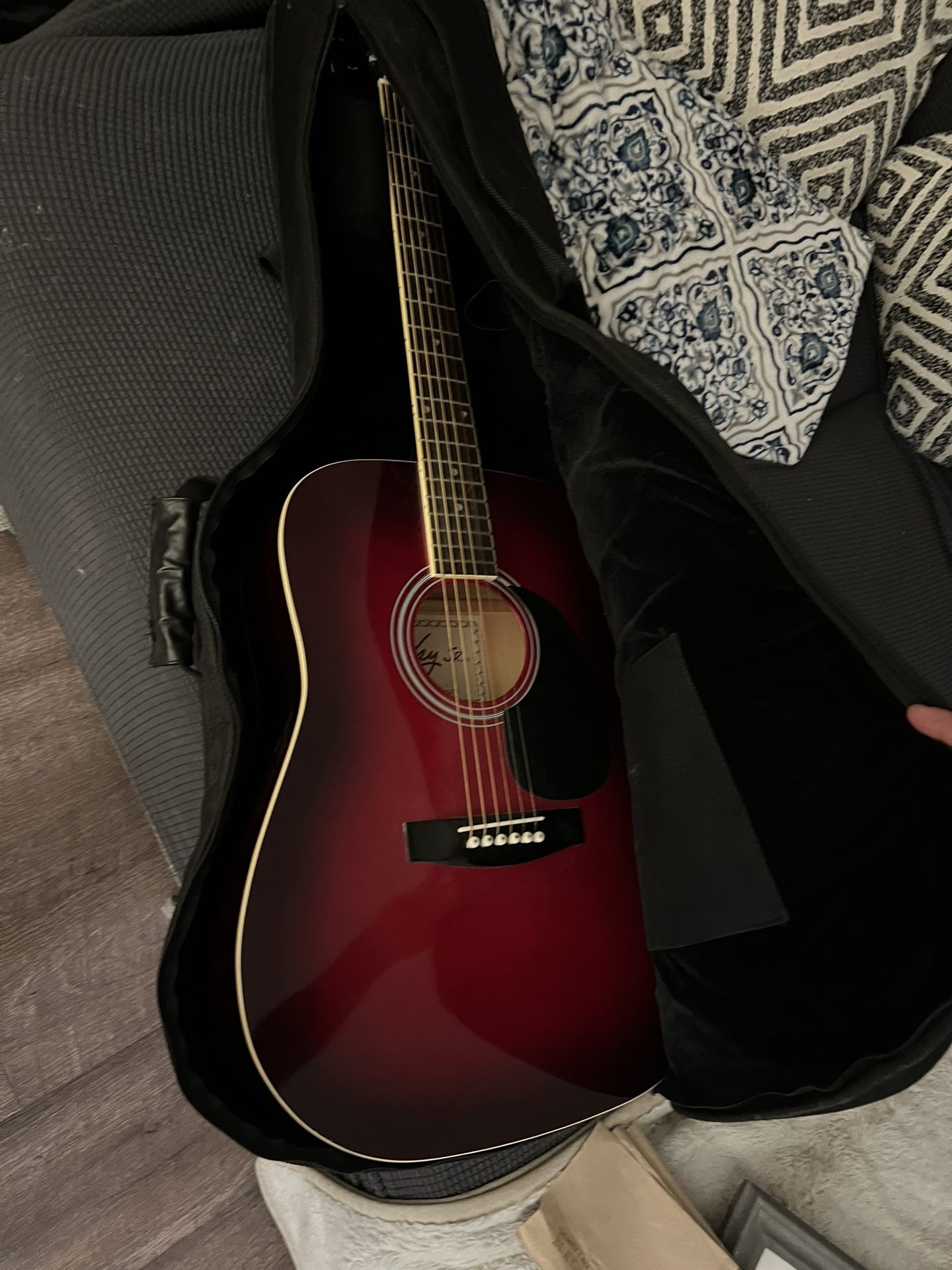 Jay Jr Acoustic Guitar With Case And Two Beginner Books