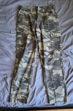 Abercrombie & Fitch Men's Camo Cargo Pants (29x32)