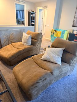 2 Chaise Lounge Chairs