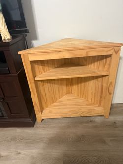 Corner table