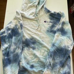 Blue & white Champion tie-dye hoodie #skater  Size: L  🚚 Ships fast – usually same or next day 🔥 Bundle & save – DM for deals on 2+ items!