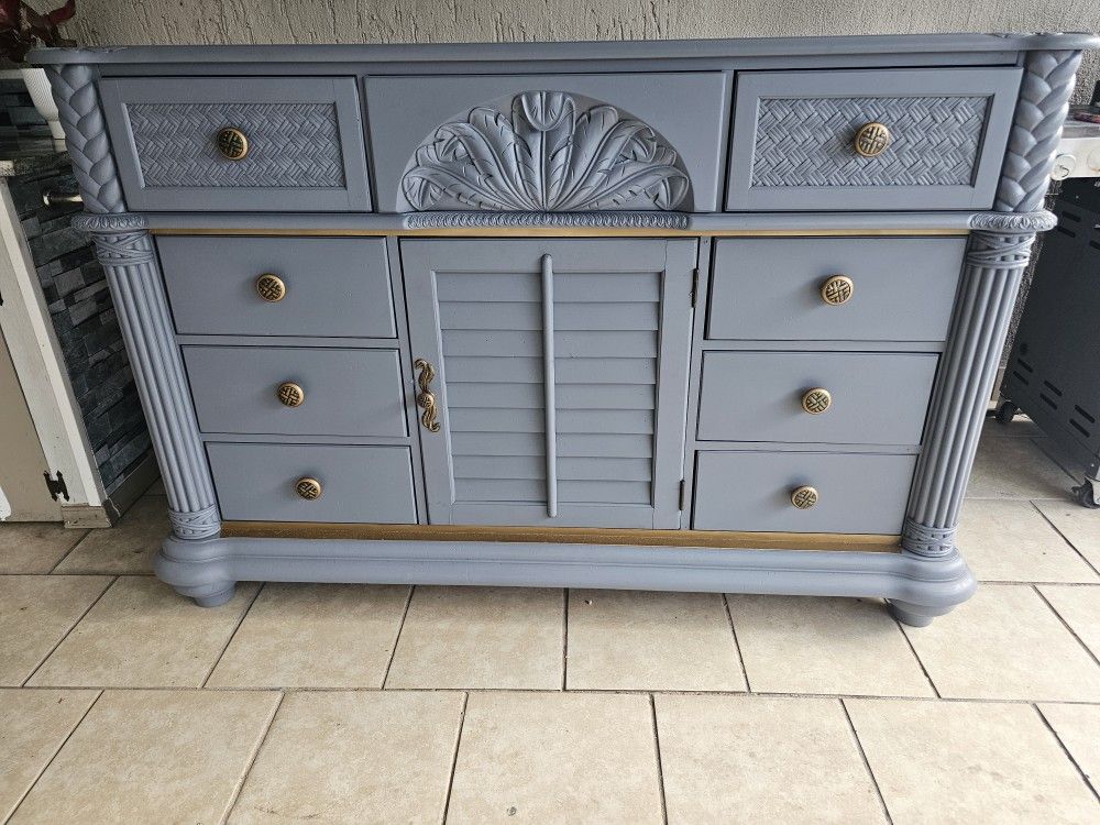 solid wooden dresser (can local delivery)